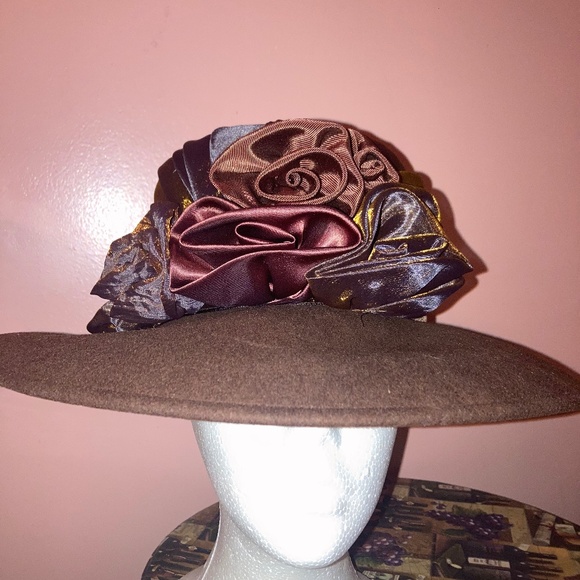 Brown church hat - Picture 1 of 2